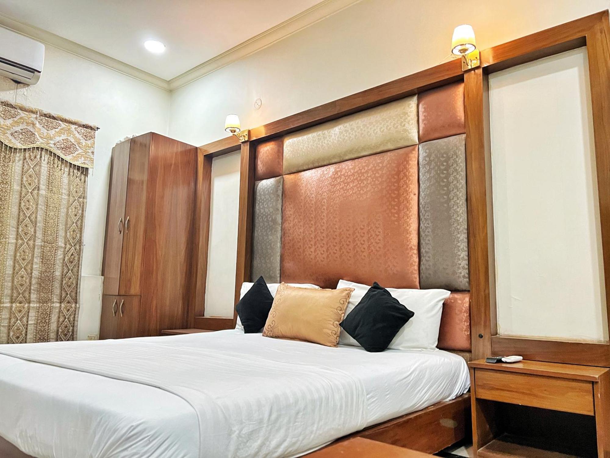The Grand Hotel Multan Exterior photo