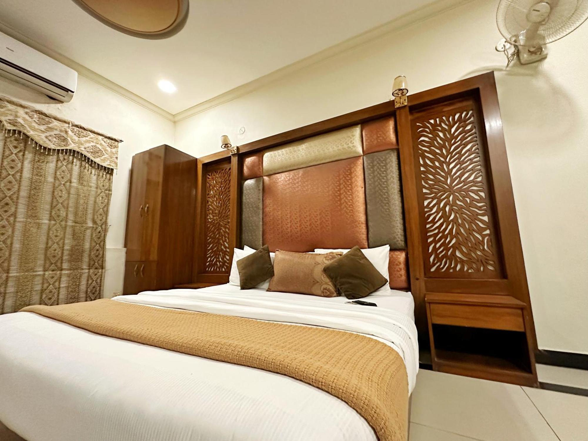 The Grand Hotel Multan Exterior photo